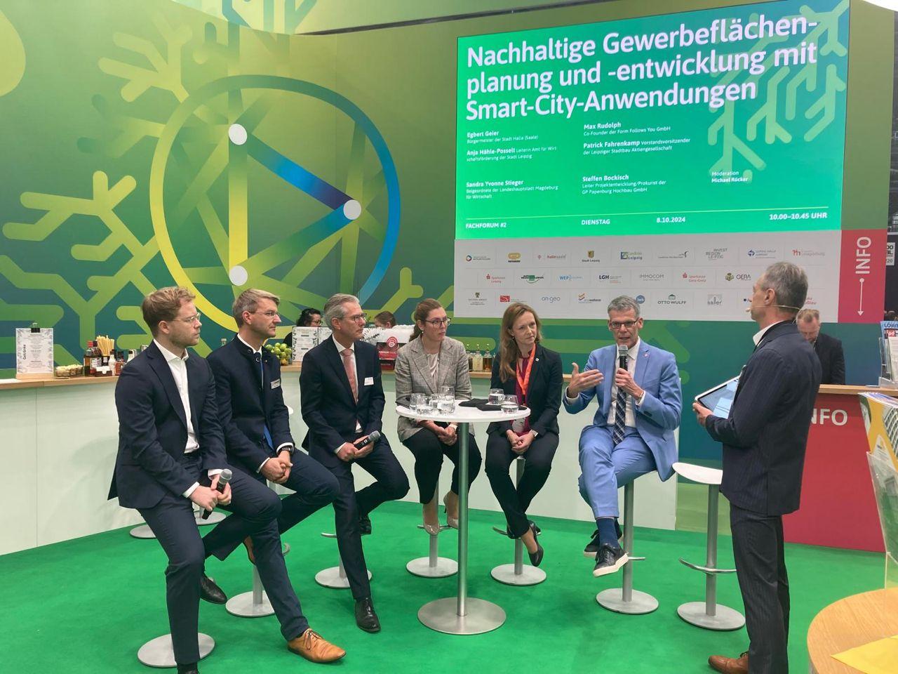 Fachforum bei der Expo Real (von links): Max Rudolph, Steffen Bockisch, Patrick Fahrenkamp, Anja Hähle-Posselt, Sandra Yvonne Stieger und Egbert Geier.